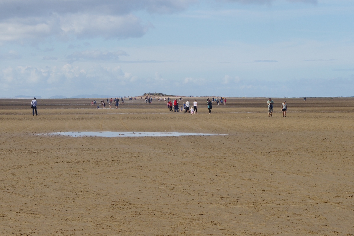 Walking over to Hilbre Islands